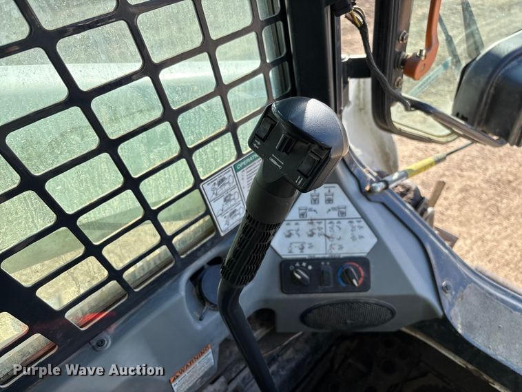 image for item FB2989 2016 Bobcat T750 tracked skid steer loader