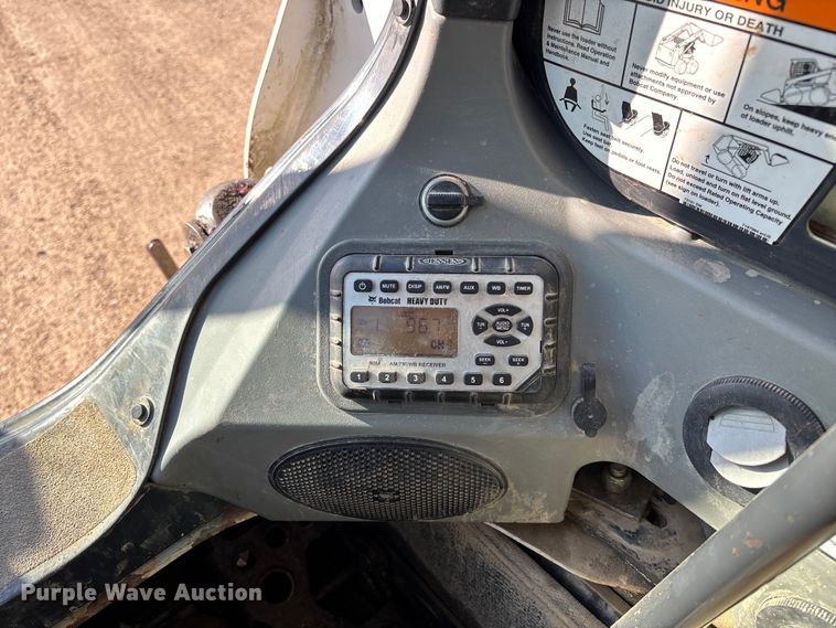 image for item FB2989 2016 Bobcat T750 tracked skid steer loader