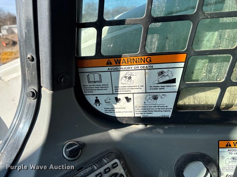 image for item FB2989 2016 Bobcat T750 tracked skid steer loader