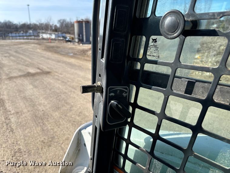 image for item FB2989 2016 Bobcat T750 tracked skid steer loader