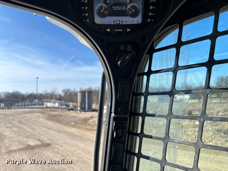 image for item FB2989 2016 Bobcat T750 tracked skid steer loader