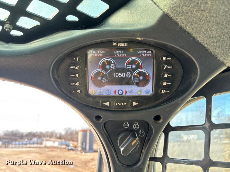 image for item FB2989 2016 Bobcat T750 tracked skid steer loader