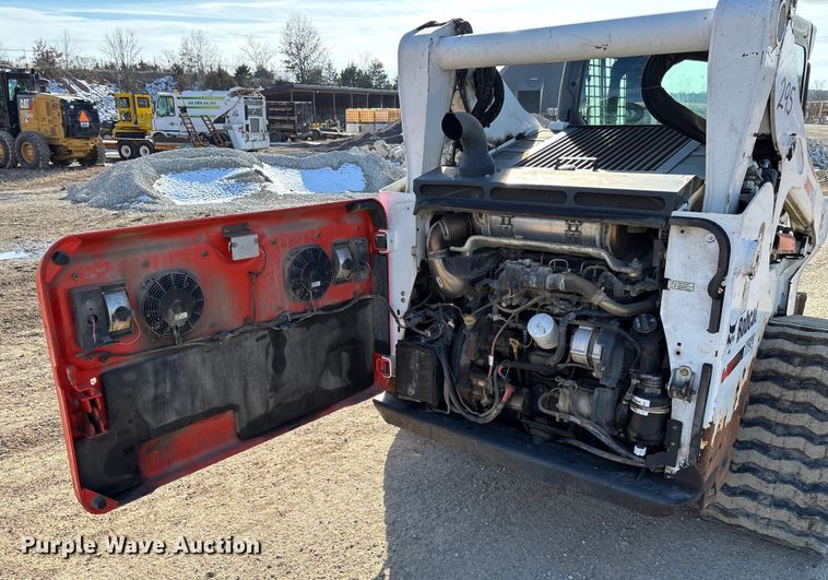 image for item FB2989 2016 Bobcat T750 tracked skid steer loader