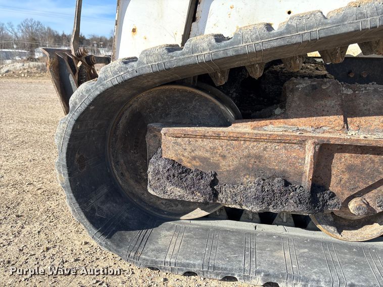 image for item FB2989 2016 Bobcat T750 tracked skid steer loader