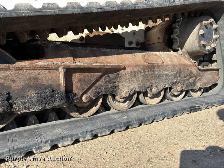 image for item FB2989 2016 Bobcat T750 tracked skid steer loader