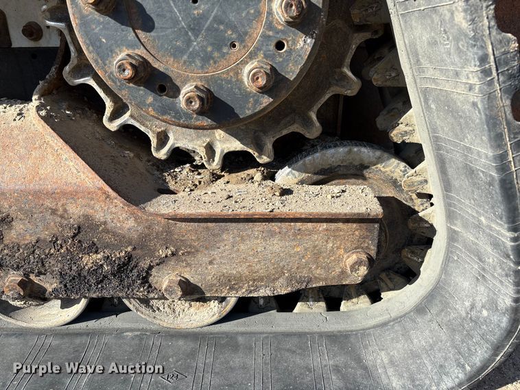 image for item FB2989 2016 Bobcat T750 tracked skid steer loader