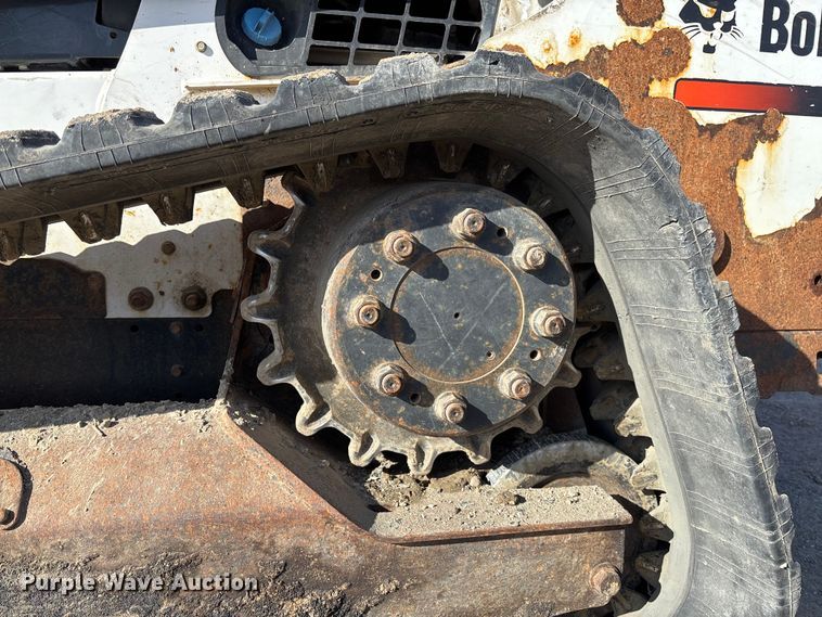 image for item FB2989 2016 Bobcat T750 tracked skid steer loader
