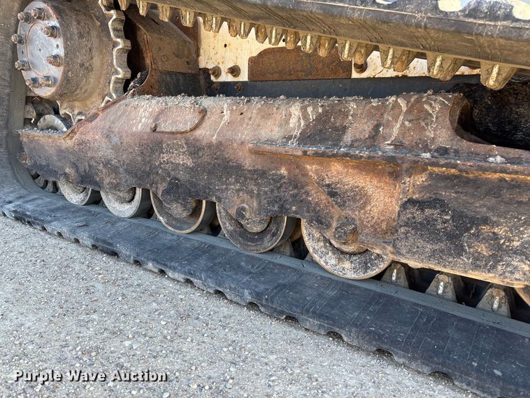 image for item FB2989 2016 Bobcat T750 tracked skid steer loader