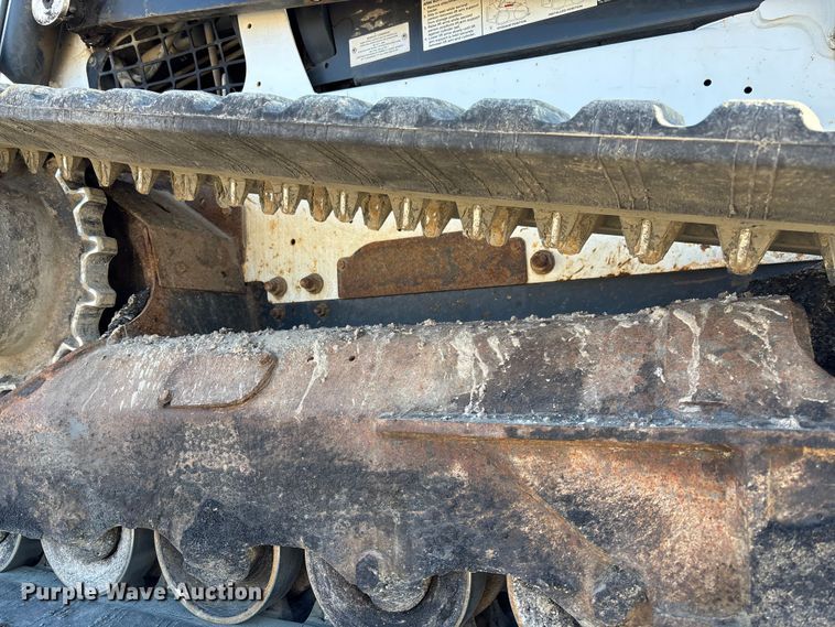 image for item FB2989 2016 Bobcat T750 tracked skid steer loader