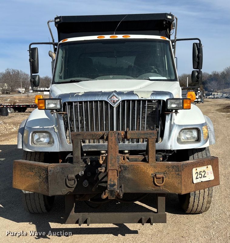 image for item FB2990 2007 International 7500 SFA dump truck