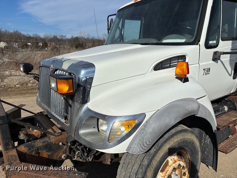 image for item FB2990 2007 International 7500 SFA dump truck