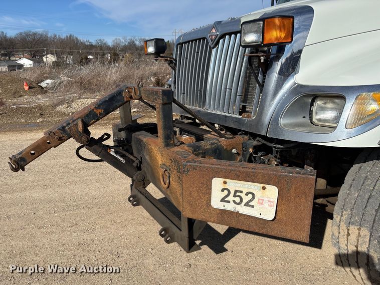 image for item FB2990 2007 International 7500 SFA dump truck