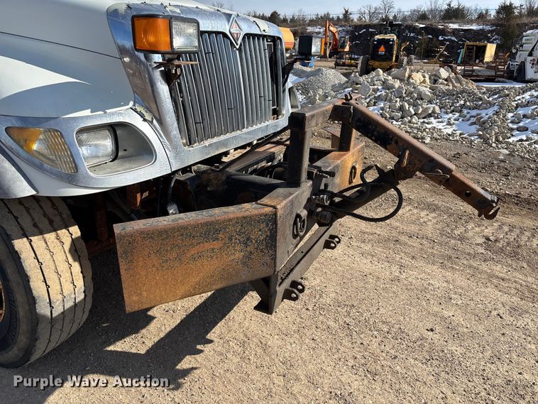 image for item FB2990 2007 International 7500 SFA dump truck