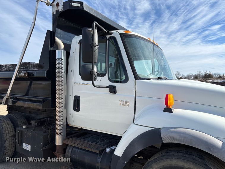 image for item FB2990 2007 International 7500 SFA dump truck