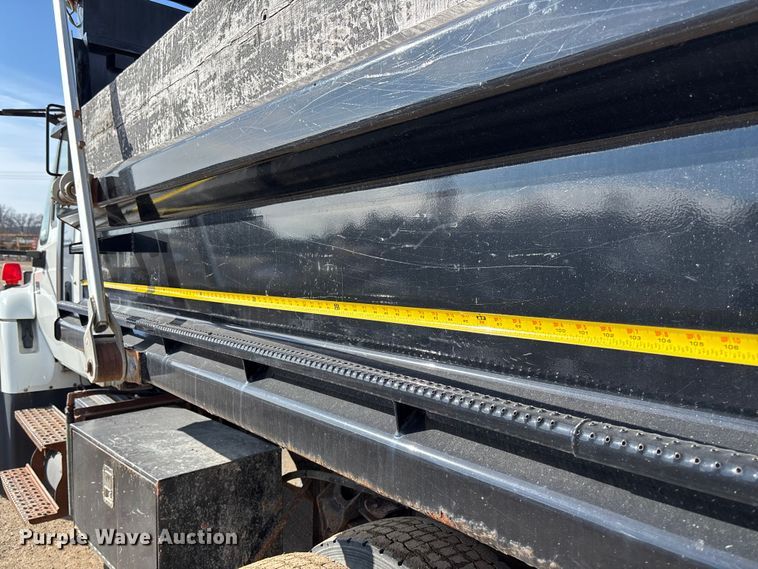 image for item FB2990 2007 International 7500 SFA dump truck