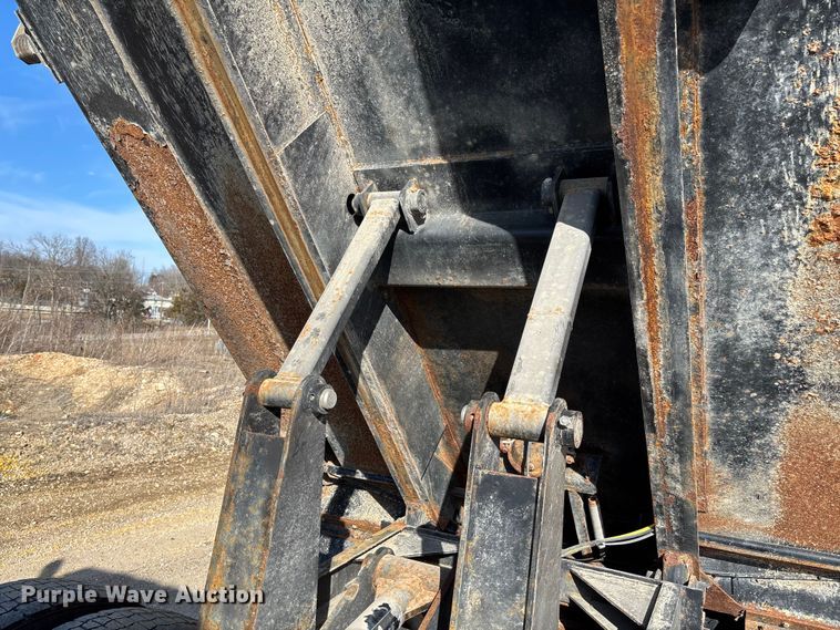 image for item FB2990 2007 International 7500 SFA dump truck