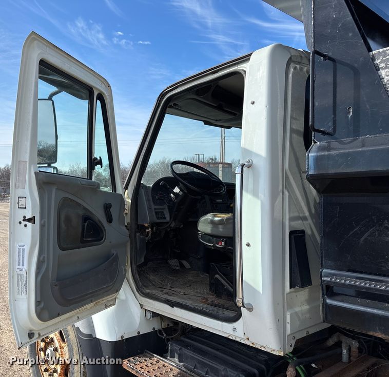 image for item FB2990 2007 International 7500 SFA dump truck