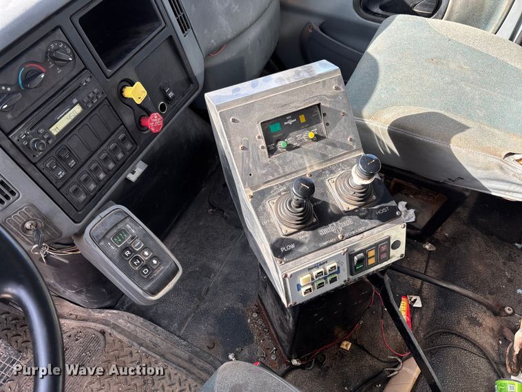 image for item FB2990 2007 International 7500 SFA dump truck