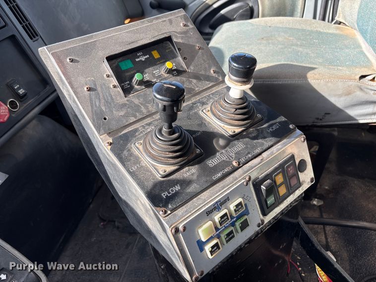 image for item FB2990 2007 International 7500 SFA dump truck