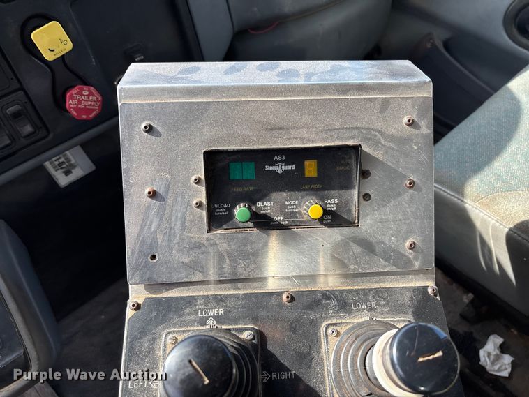 image for item FB2990 2007 International 7500 SFA dump truck