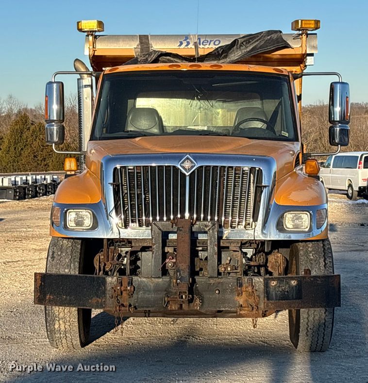 image for item FB2992 2005 International 7400 dump truck