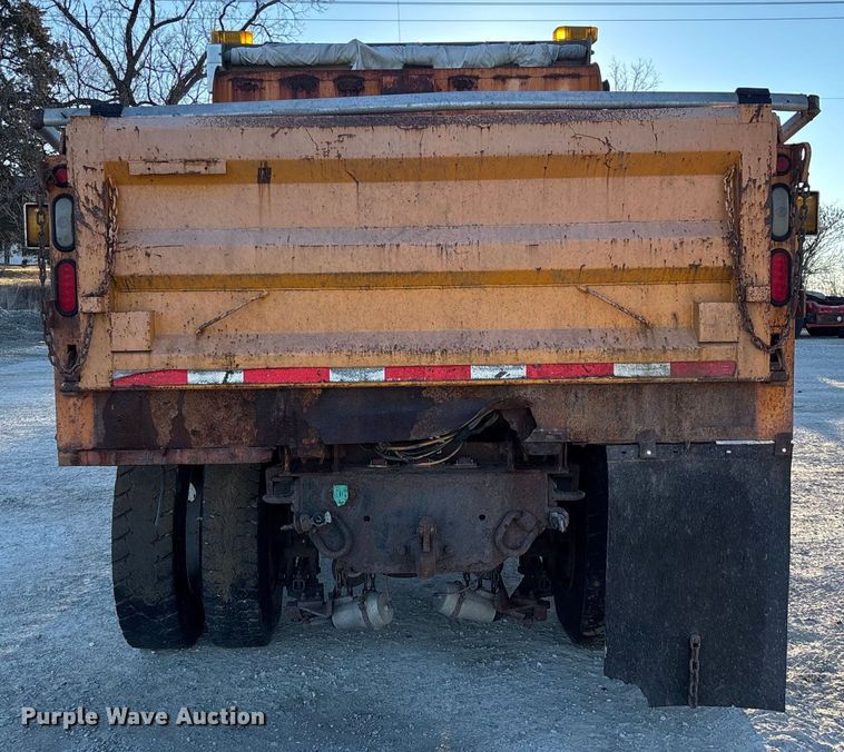 image for item FB2992 2005 International 7400 dump truck