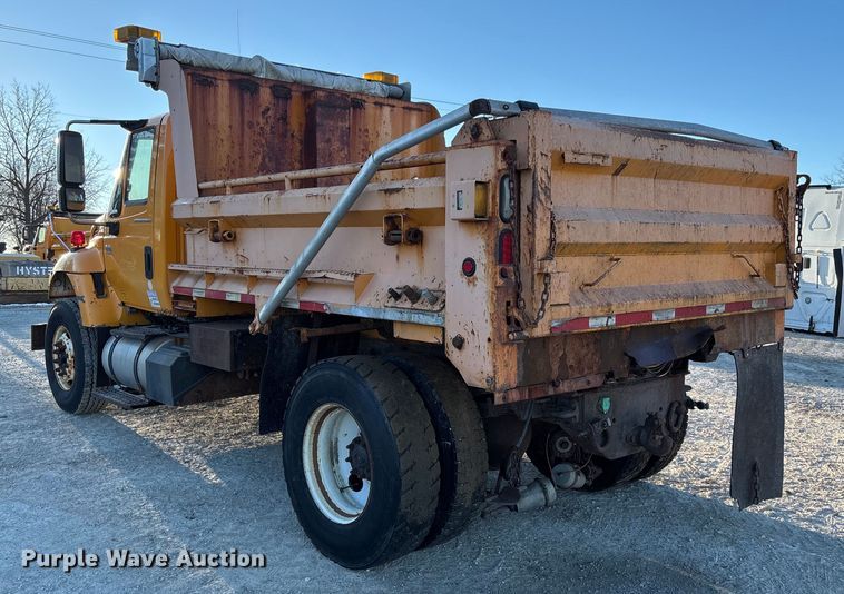image for item FB2992 2005 International 7400 dump truck
