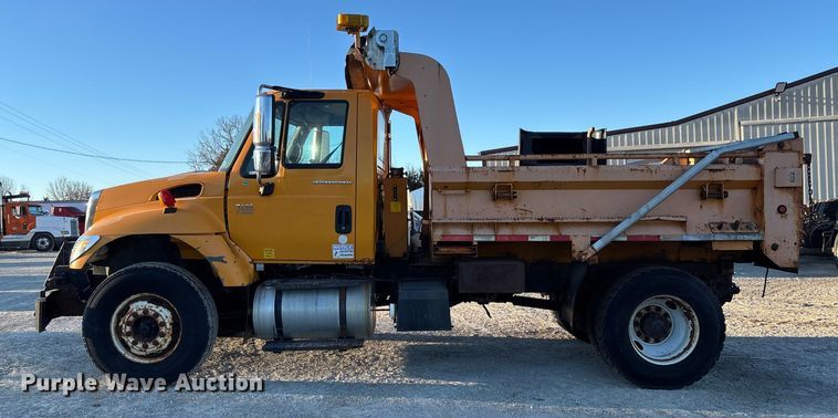 image for item FB2992 2005 International 7400 dump truck