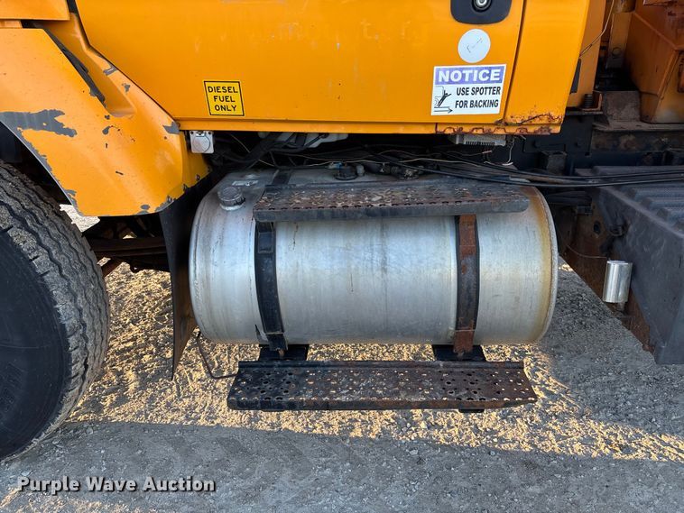 image for item FB2992 2005 International 7400 dump truck