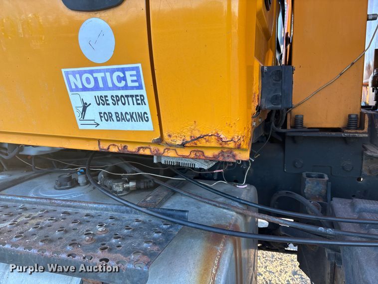 image for item FB2992 2005 International 7400 dump truck