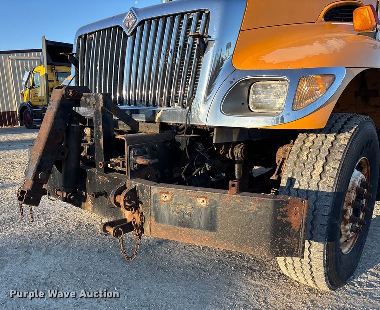 image for item FB2992 2005 International 7400 dump truck