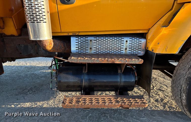 image for item FB2992 2005 International 7400 dump truck