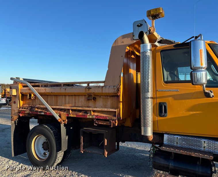 image for item FB2992 2005 International 7400 dump truck