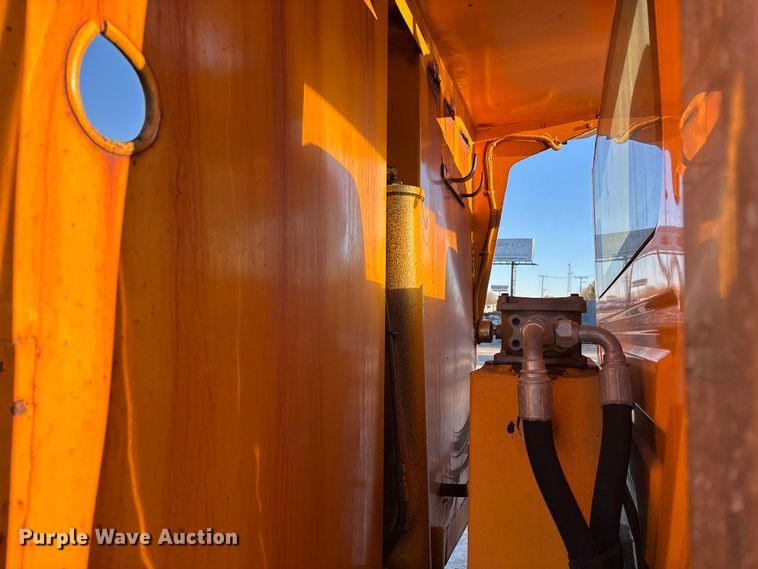 image for item FB2992 2005 International 7400 dump truck