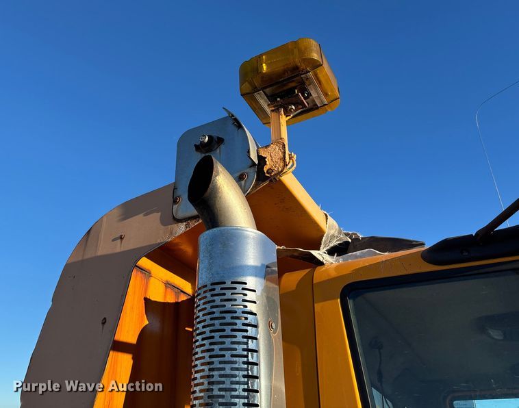 image for item FB2992 2005 International 7400 dump truck