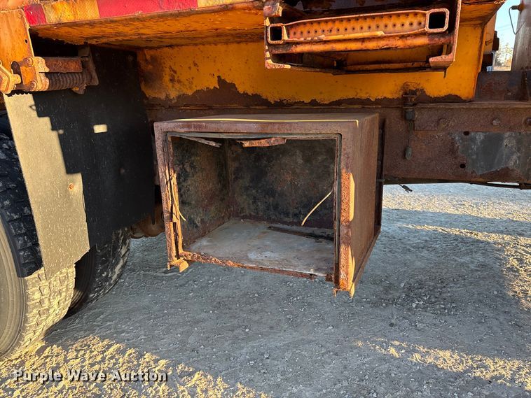 image for item FB2992 2005 International 7400 dump truck