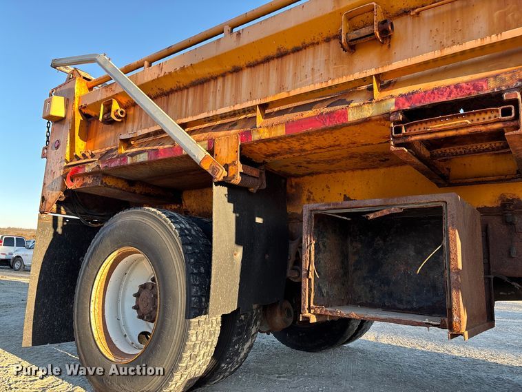 image for item FB2992 2005 International 7400 dump truck