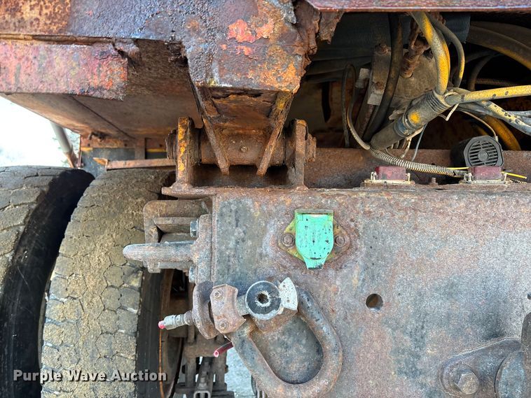 image for item FB2992 2005 International 7400 dump truck