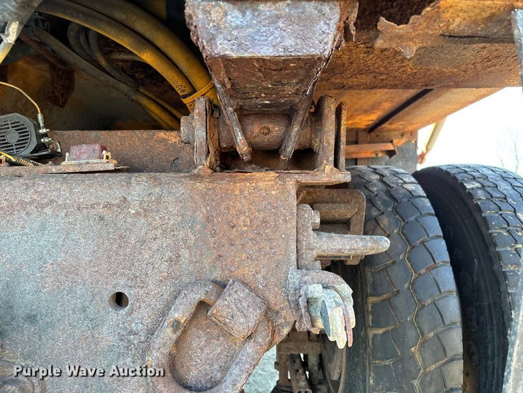 image for item FB2992 2005 International 7400 dump truck