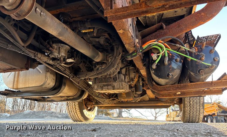 image for item FB2992 2005 International 7400 dump truck