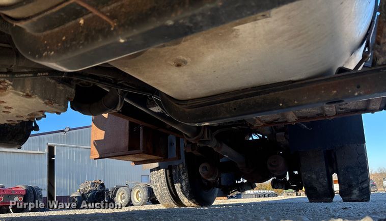 image for item FB2992 2005 International 7400 dump truck