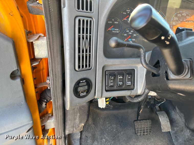 image for item FB2992 2005 International 7400 dump truck