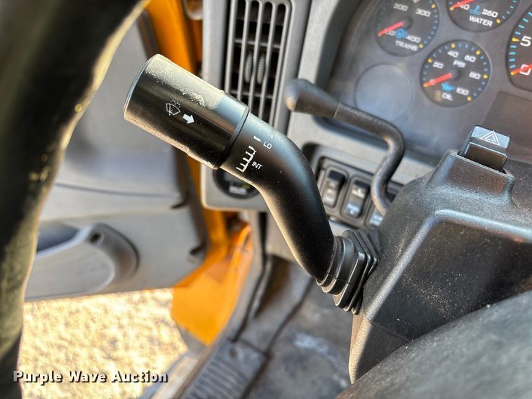 image for item FB2992 2005 International 7400 dump truck