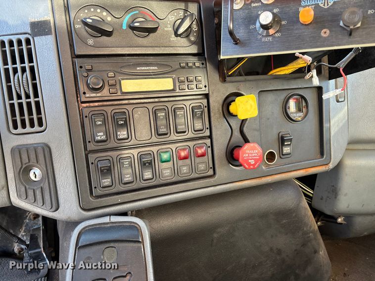 image for item FB2992 2005 International 7400 dump truck