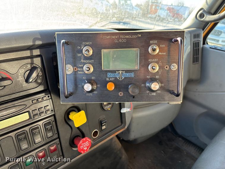 image for item FB2992 2005 International 7400 dump truck