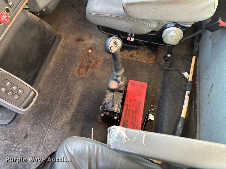 image for item FB2992 2005 International 7400 dump truck