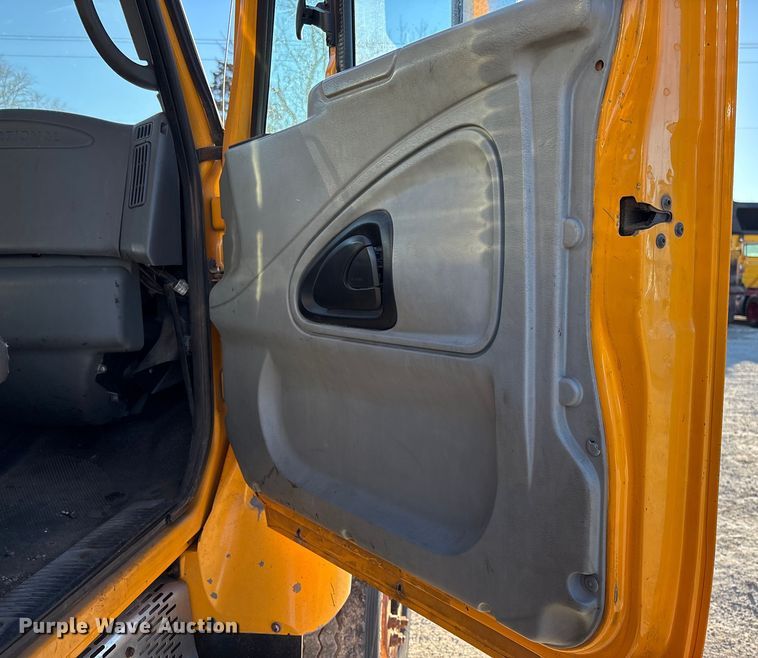 image for item FB2992 2005 International 7400 dump truck