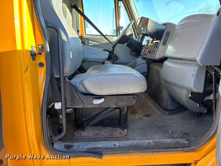 image for item FB2992 2005 International 7400 dump truck