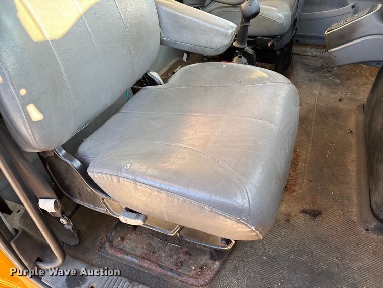 image for item FB2992 2005 International 7400 dump truck