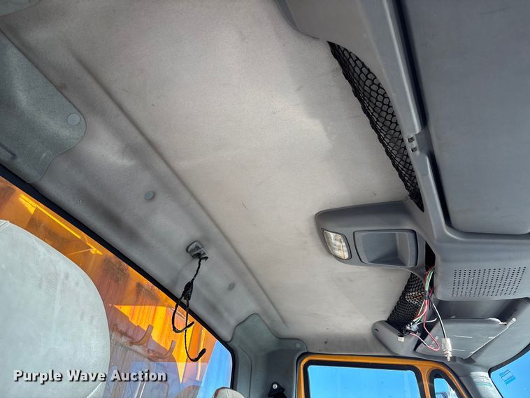 image for item FB2992 2005 International 7400 dump truck